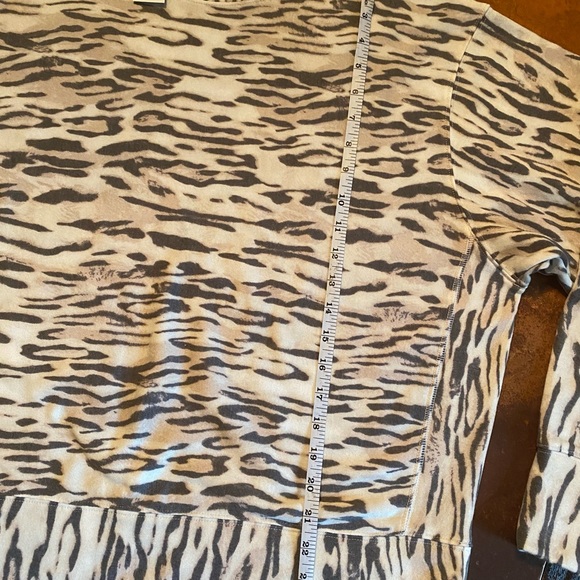 Express Zebra Print Sweatshirt, S

Oversized, Very Soft - Picture 6 of 9